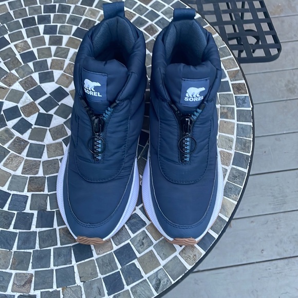 Sorel Women’s Winter Boots - Picture 2 of 3